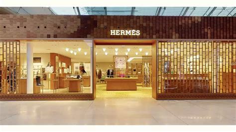 Hermès Paris Roissy CDG Airport Terminal 2 F2